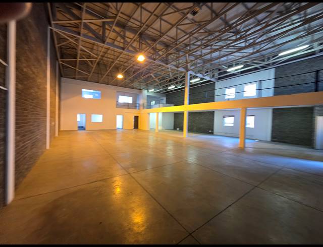 550M² WAREHOUSE TO LET IN STORMILL